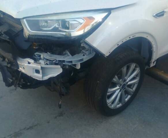 Белый Форд Эскейп, объемом двигателя 2 л и пробегом 67 тыс. км за 11200 $, фото 2 на Automoto.ua