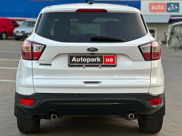 Белый Форд Эскейп, объемом двигателя 2.5 л и пробегом 111 тыс. км за 13490 $, фото 6 на Automoto.ua