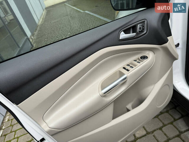 Белый Форд Эскейп, объемом двигателя 1.5 л и пробегом 169 тыс. км за 12900 $, фото 49 на Automoto.ua