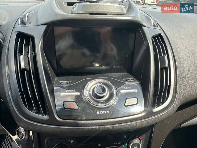 Белый Форд Эскейп, объемом двигателя 1.5 л и пробегом 98 тыс. км за 14990 $, фото 12 на Automoto.ua