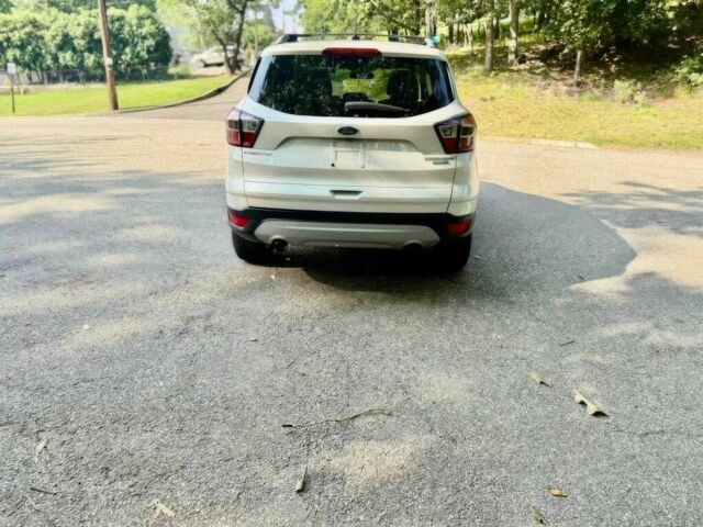 Білий Форд Ескейп, об'ємом двигуна 2 л та пробігом 50 тис. км за 9200 $, фото 9 на Automoto.ua