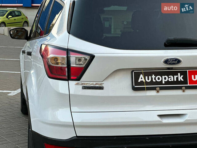 Белый Форд Эскейп, объемом двигателя 2.5 л и пробегом 111 тыс. км за 13490 $, фото 8 на Automoto.ua