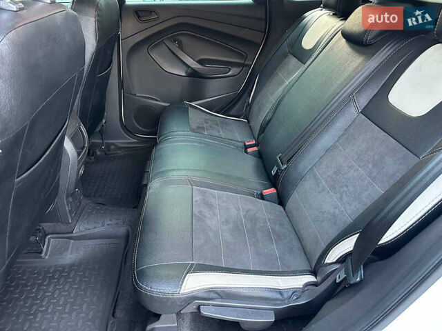 Белый Форд Эскейп, объемом двигателя 2.5 л и пробегом 111 тыс. км за 13490 $, фото 11 на Automoto.ua