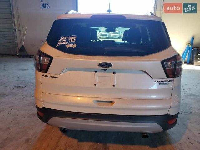 Белый Форд Эскейп, объемом двигателя 2 л и пробегом 94 тыс. км за 2300 $, фото 5 на Automoto.ua