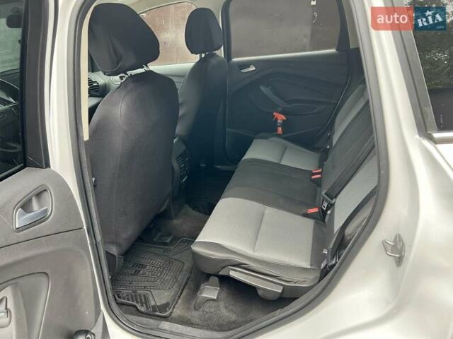 Белый Форд Эскейп, объемом двигателя 1.5 л и пробегом 158 тыс. км за 13800 $, фото 2 на Automoto.ua