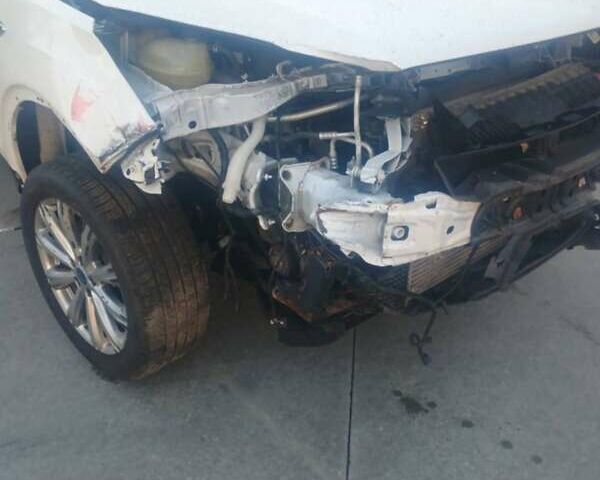 Белый Форд Эскейп, объемом двигателя 2 л и пробегом 67 тыс. км за 11200 $, фото 3 на Automoto.ua