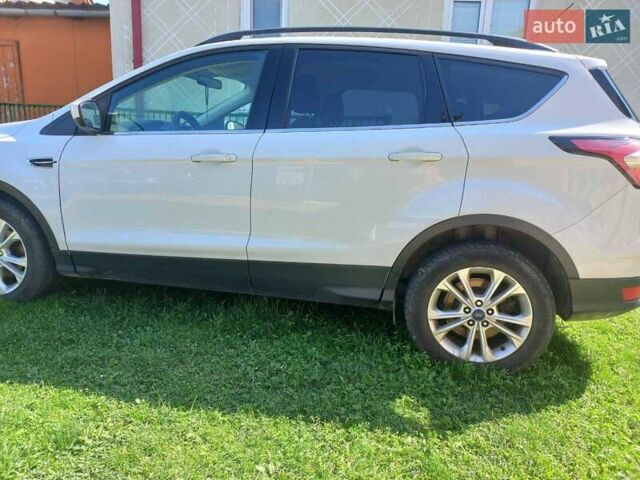 Белый Форд Эскейп, объемом двигателя 1.5 л и пробегом 195 тыс. км за 13250 $, фото 5 на Automoto.ua