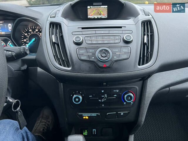 Белый Форд Эскейп, объемом двигателя 2.49 л и пробегом 115 тыс. км за 14000 $, фото 24 на Automoto.ua