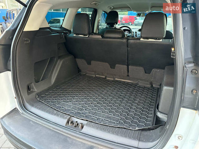 Белый Форд Эскейп, объемом двигателя 2.5 л и пробегом 111 тыс. км за 13490 $, фото 12 на Automoto.ua