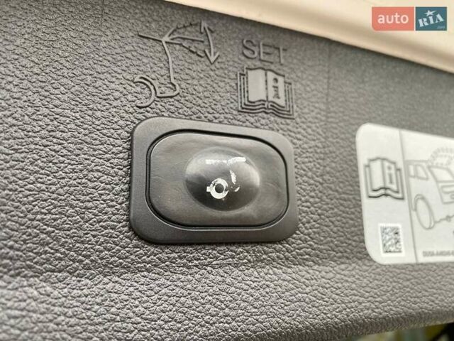 Белый Форд Эскейп, объемом двигателя 2 л и пробегом 82 тыс. км за 15300 $, фото 12 на Automoto.ua