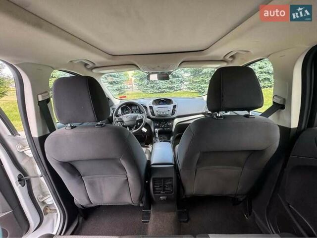 Білий Форд Ескейп, об'ємом двигуна 1.5 л та пробігом 115 тис. км за 9000 $, фото 5 на Automoto.ua