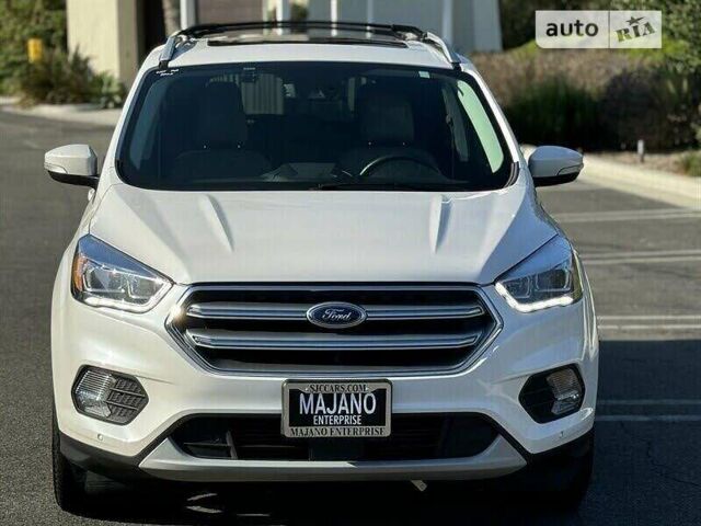 Белый Форд Эскейп, объемом двигателя 2 л и пробегом 106 тыс. км за 2900 $, фото 2 на Automoto.ua