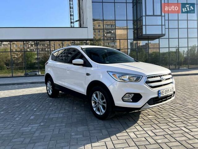 Білий Форд Ескейп, об'ємом двигуна 1.5 л та пробігом 130 тис. км за 13600 $, фото 2 на Automoto.ua