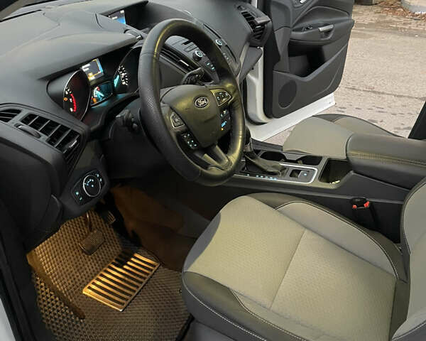 Белый Форд Эскейп, объемом двигателя 1.5 л и пробегом 192 тыс. км за 11500 $, фото 20 на Automoto.ua