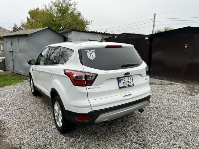 Форд Эскейп 2017 в Харькове на Automoto.ua Белый Форд Эскейп, объемом двигателя 1.5 л и пробегом 158 тыс. км за 13800 $, фото 3 на Automoto.ua
