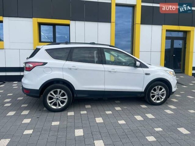 Білий Форд Ескейп, об'ємом двигуна 1.5 л та пробігом 104 тис. км за 12500 $, фото 3 на Automoto.ua