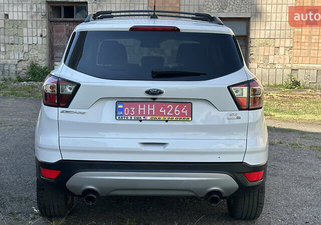Білий Форд Ескейп, об'ємом двигуна 1.5 л та пробігом 18 тис. км за 12300 $, фото 5 на Automoto.ua