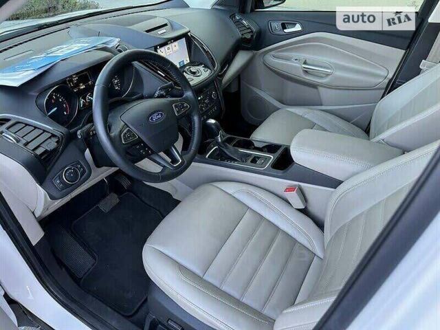 Белый Форд Эскейп, объемом двигателя 2 л и пробегом 106 тыс. км за 2900 $, фото 9 на Automoto.ua