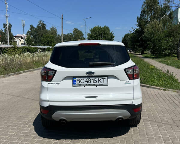 Белый Форд Эскейп, объемом двигателя 1.5 л и пробегом 64 тыс. км за 15000 $, фото 1 на Automoto.ua