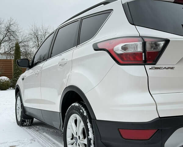 Белый Форд Эскейп, объемом двигателя 1.5 л и пробегом 135 тыс. км за 12500 $, фото 4 на Automoto.ua