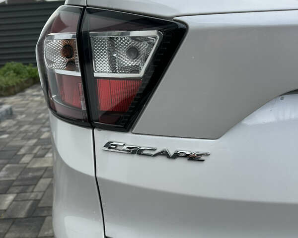 Білий Форд Ескейп, об'ємом двигуна 1.5 л та пробігом 126 тис. км за 16000 $, фото 21 на Automoto.ua