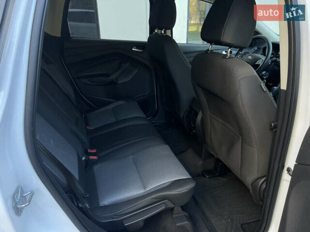 Белый Форд Эскейп, объемом двигателя 1.5 л и пробегом 270 тыс. км за 11000 $, фото 32 на Automoto.ua