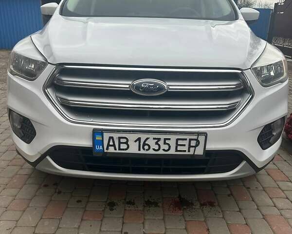 Белый Форд Эскейп, объемом двигателя 1.5 л и пробегом 155 тыс. км за 10200 $, фото 1 на Automoto.ua