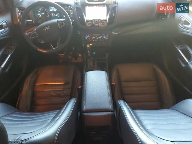 Белый Форд Эскейп, объемом двигателя 2 л и пробегом 94 тыс. км за 2300 $, фото 7 на Automoto.ua