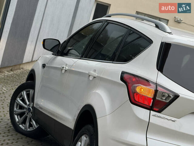 Белый Форд Эскейп, объемом двигателя 1.5 л и пробегом 169 тыс. км за 12950 $, фото 26 на Automoto.ua