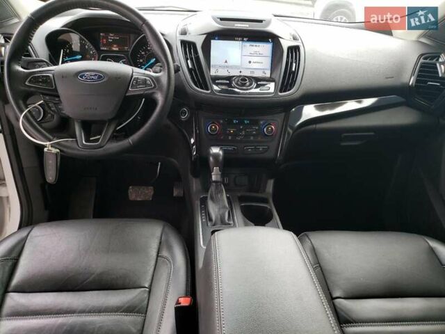 Белый Форд Эскейп, объемом двигателя 2 л и пробегом 160 тыс. км за 1900 $, фото 7 на Automoto.ua