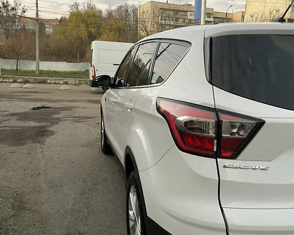 Белый Форд Эскейп, объемом двигателя 1.5 л и пробегом 192 тыс. км за 11500 $, фото 6 на Automoto.ua