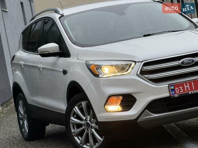 Белый Форд Эскейп, объемом двигателя 1.5 л и пробегом 169 тыс. км за 12950 $, фото 3 на Automoto.ua