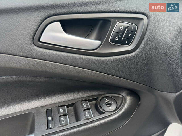 Белый Форд Эскейп, объемом двигателя 1.5 л и пробегом 98 тыс. км за 14990 $, фото 6 на Automoto.ua