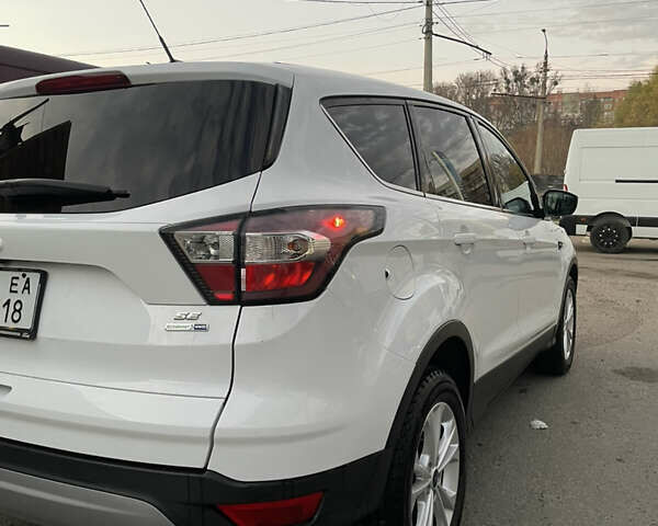 Белый Форд Эскейп, объемом двигателя 1.5 л и пробегом 192 тыс. км за 11500 $, фото 4 на Automoto.ua
