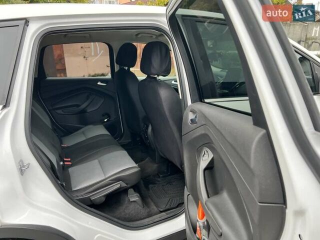 Белый Форд Эскейп, объемом двигателя 1.5 л и пробегом 158 тыс. км за 13800 $, фото 1 на Automoto.ua