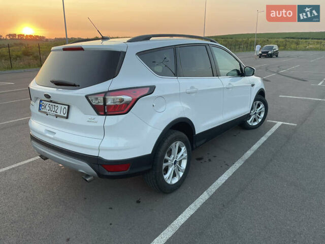 Білий Форд Ескейп, об'ємом двигуна 1.5 л та пробігом 145 тис. км за 12500 $, фото 4 на Automoto.ua