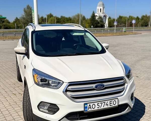 Белый Форд Эскейп, объемом двигателя 2 л и пробегом 117 тыс. км за 14300 $, фото 7 на Automoto.ua