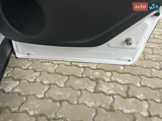 Білий Форд Ескейп, об'ємом двигуна 2.5 л та пробігом 142 тис. км за 12500 $, фото 18 на Automoto.ua