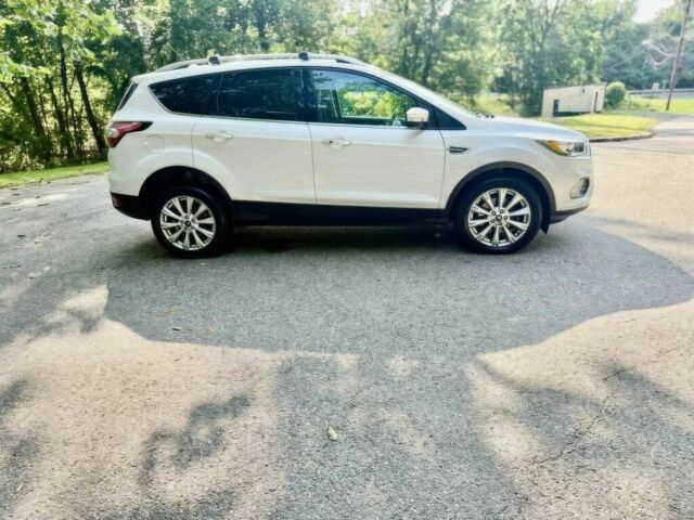 Білий Форд Ескейп, об'ємом двигуна 2 л та пробігом 50 тис. км за 9200 $, фото 4 на Automoto.ua