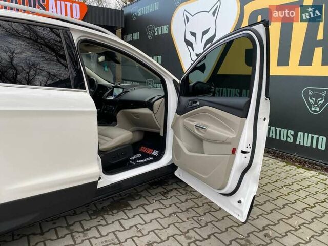 Белый Форд Эскейп, объемом двигателя 2 л и пробегом 82 тыс. км за 15300 $, фото 35 на Automoto.ua