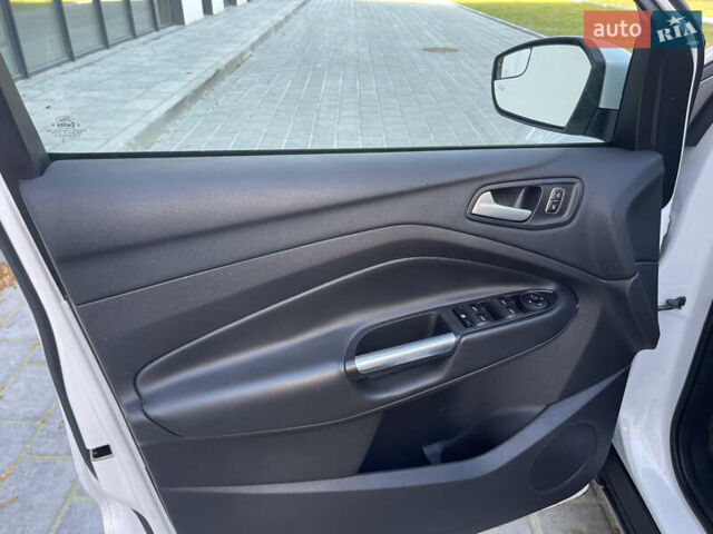 Белый Форд Эскейп, объемом двигателя 1.5 л и пробегом 270 тыс. км за 11000 $, фото 18 на Automoto.ua