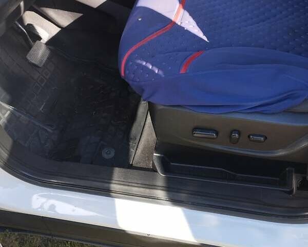 Белый Форд Эскейп, объемом двигателя 2 л и пробегом 110 тыс. км за 13600 $, фото 6 на Automoto.ua