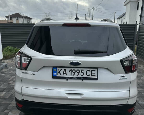Білий Форд Ескейп, об'ємом двигуна 1.5 л та пробігом 126 тис. км за 16000 $, фото 6 на Automoto.ua
