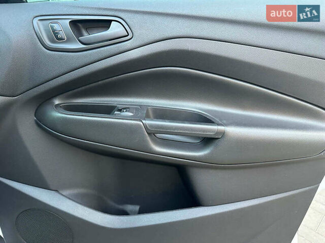 Белый Форд Эскейп, объемом двигателя 2.5 л и пробегом 111 тыс. км за 13490 $, фото 16 на Automoto.ua