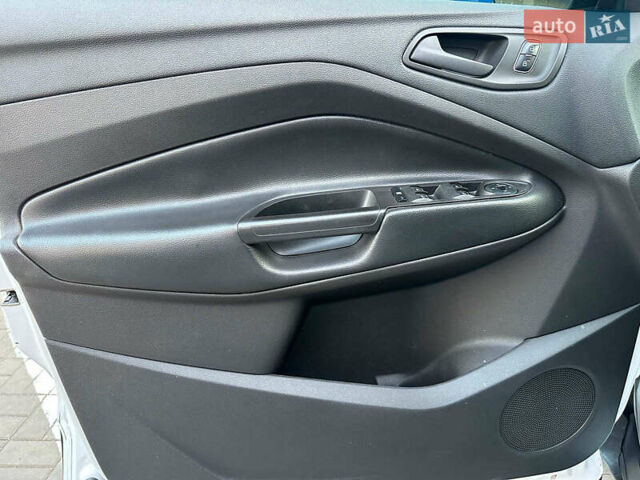 Белый Форд Эскейп, объемом двигателя 2.5 л и пробегом 111 тыс. км за 13490 $, фото 21 на Automoto.ua