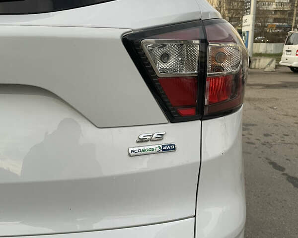 Белый Форд Эскейп, объемом двигателя 1.5 л и пробегом 192 тыс. км за 11500 $, фото 10 на Automoto.ua