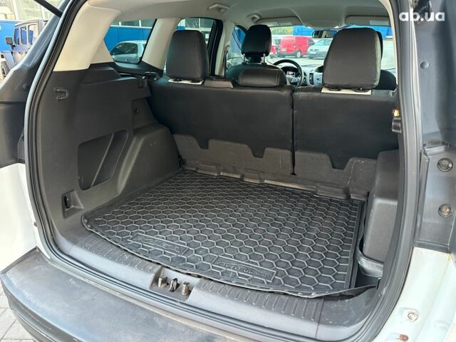 Белый Форд Эскейп, объемом двигателя 2.5 л и пробегом 111 тыс. км за 13490 $, фото 13 на Automoto.ua