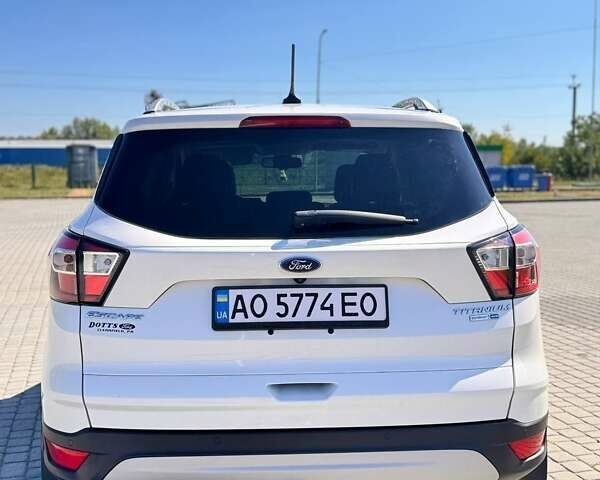 Белый Форд Эскейп, объемом двигателя 2 л и пробегом 117 тыс. км за 14300 $, фото 1 на Automoto.ua