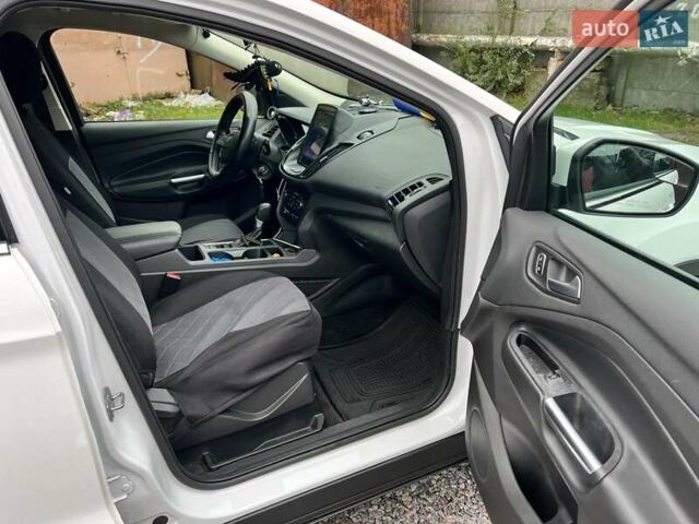 Белый Форд Эскейп, объемом двигателя 1.5 л и пробегом 158 тыс. км за 13800 $, фото 3 на Automoto.ua