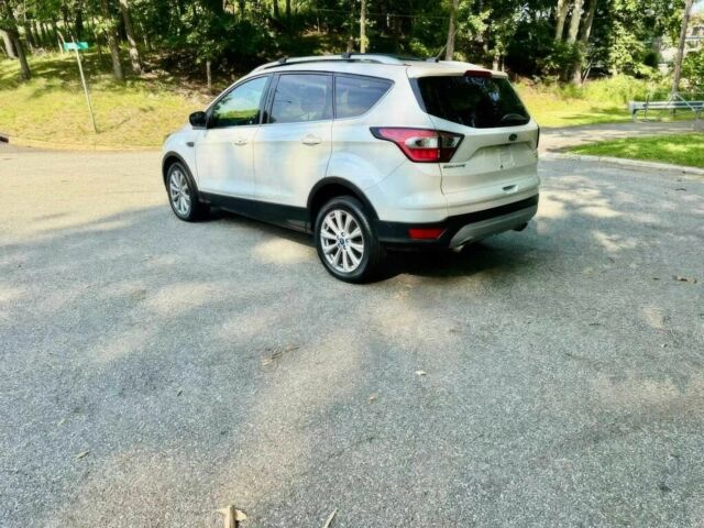 Білий Форд Ескейп, об'ємом двигуна 2 л та пробігом 50 тис. км за 9200 $, фото 3 на Automoto.ua